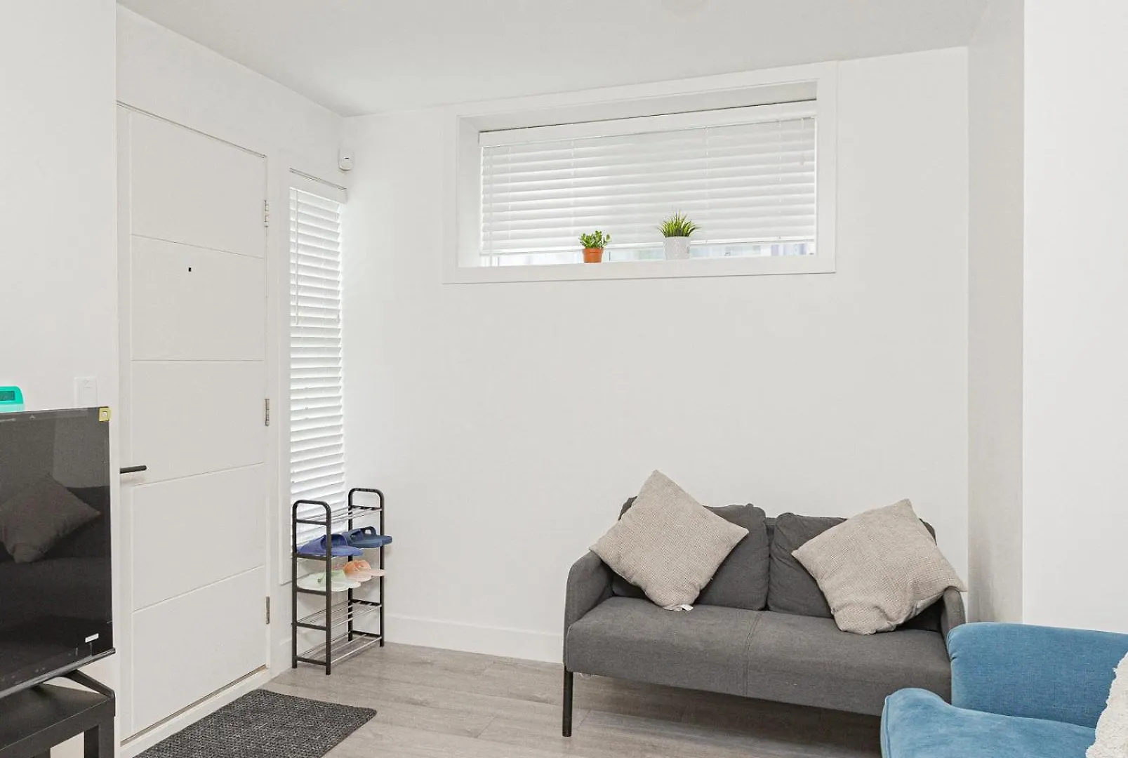 Dumfries Guest Room In Vancouver